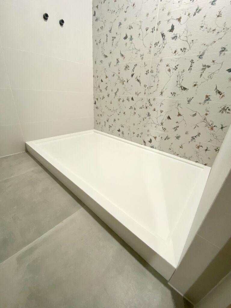 Два поддона для душа из акрилового камня изготовлено в правила камня