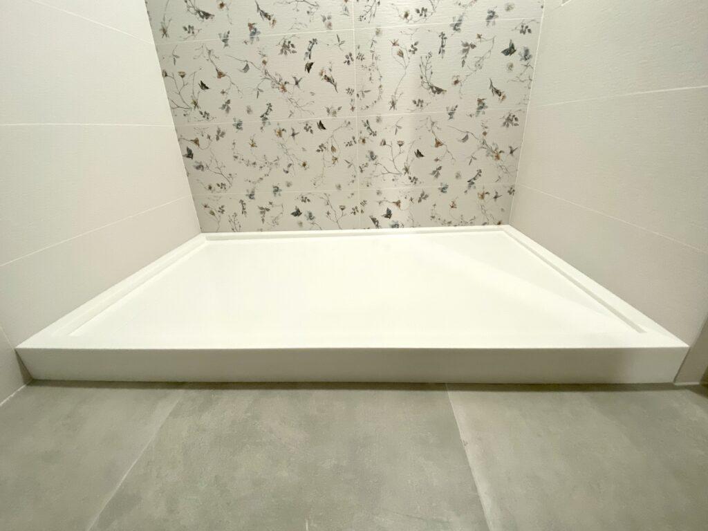 Два поддона для душа из акрилового камня изготовлено в правила камня