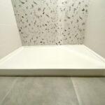 Два поддона для душа из акрилового камня изготовлено в правила камня