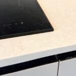 Кварцевая столешница на кухню изготовлено в правила камня