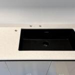 Кварцевая столешница на кухню изготовлено в правила камня