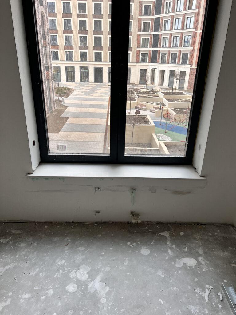 Подоконники из кварцевого агломерата изготовлено в правила камня