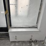 Подоконники из кварцевого агломерата изготовлено в правила камня