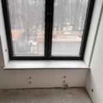 Подоконники из кварцевого агломерата изготовлено в правила камня