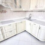 Столешницы и стеновая панель из акрилового камня на кухню изготовлено в правила камня