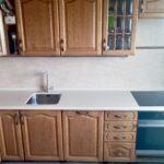 Угловая бесшовная столешница на кухню изготовлено в правила камня