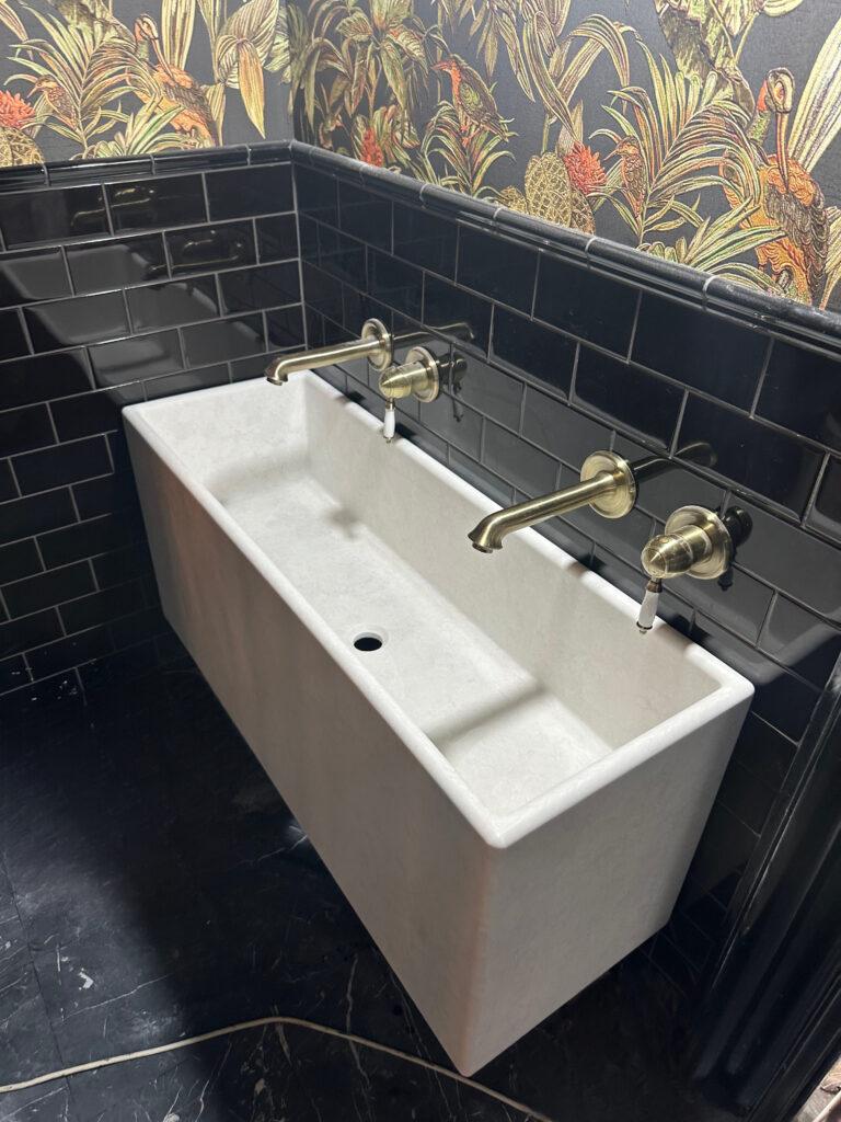 Раковина из искусственного камня изготовлено в правила камня