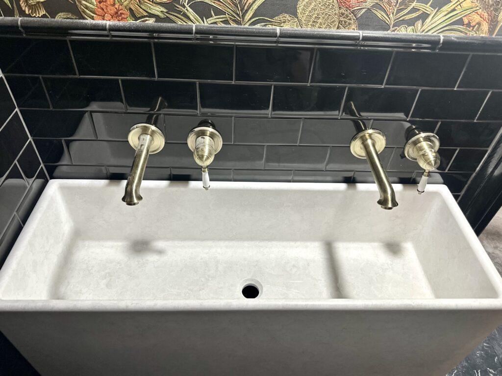 Раковина из искусственного камня изготовлено в правила камня