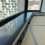 4 прямых подоконника и 1 угловой из акрилового камня изготовлено в правила камня