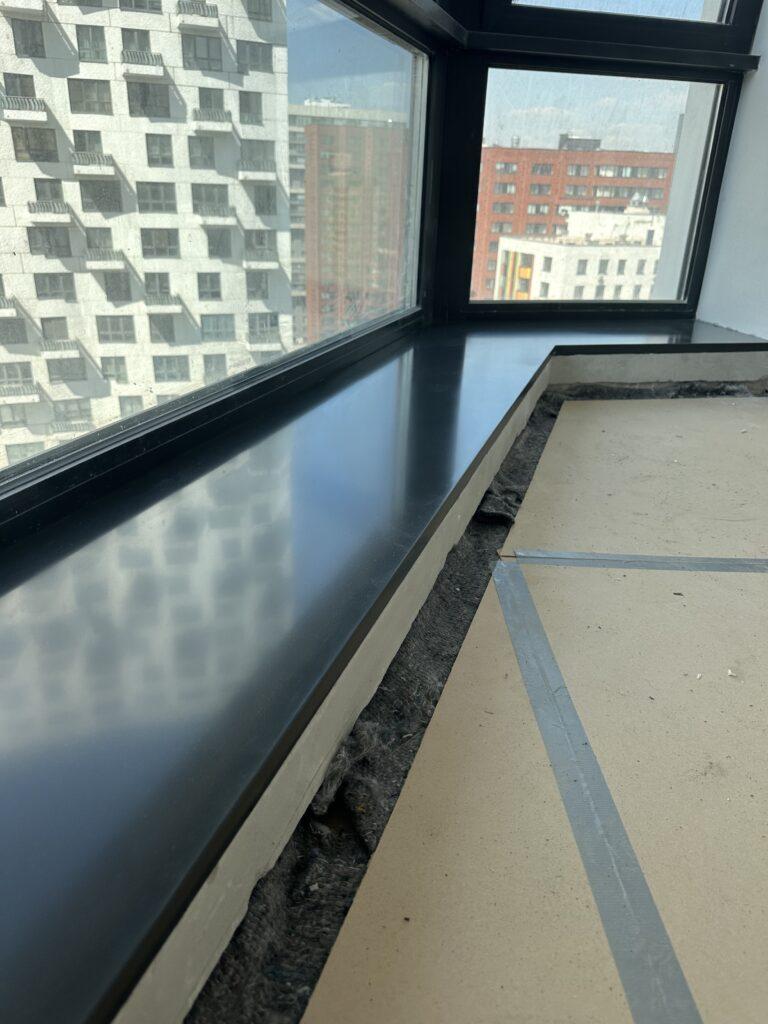 4 прямых подоконника и 1 угловой из акрилового камня изготовлено в правила камня