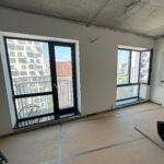 4 прямых подоконника и 1 угловой из акрилового камня изготовлено в правила камня