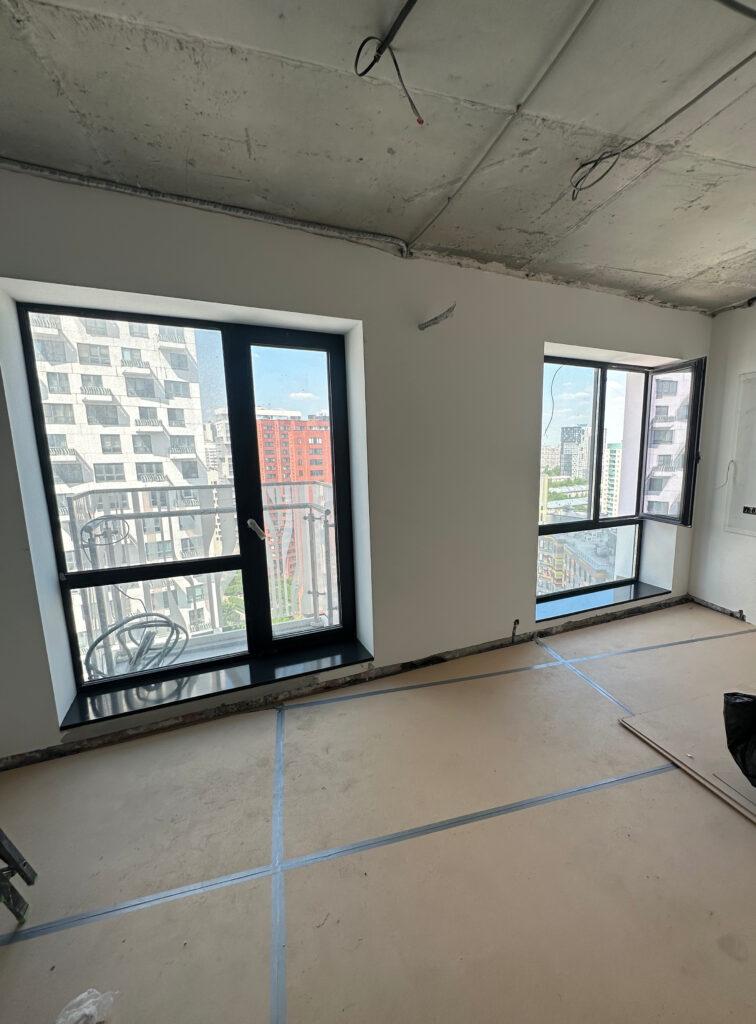 4 прямых подоконника и 1 угловой из акрилового камня изготовлено в правила камня