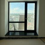 4 прямых подоконника и 1 угловой из акрилового камня изготовлено в правила камня