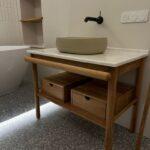 Столешница и полка в ванную комнату изготовлено в правила камня