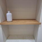 Столешница и полка в ванную комнату изготовлено в правила камня