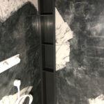 Ниша с полками в ванную комнату изготовлено в правила камня