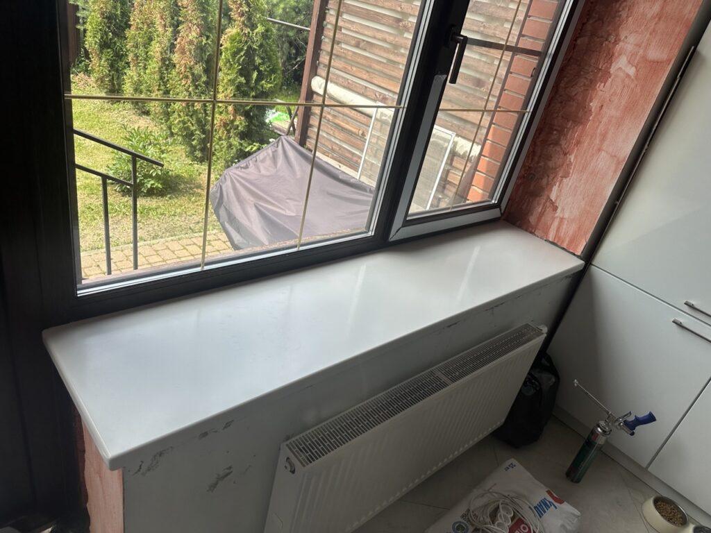 Беле подоконники из акрила (Цена за 4 штуки) изготовлено в правила камня