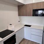 Кварцевая столешница на кухню изготовлено в правила камня