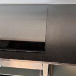 П-образная столешница на кухню изготовлено в правила камня