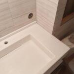 Столешница с псевдощелевой раковиной из акрила для ванной комнаты изготовлено в правила камня