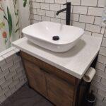 Столешница из акрила в ванную комнату изготовлено в правила камня