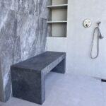 Скамья из кварцевого агломерата в душевую зону изготовлено в правила камня