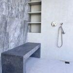 Скамья из кварцевого агломерата в душевую зону изготовлено в правила камня