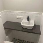 Столешница из акрила в ванную комнату изготовлено в правила камня