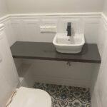 Столешница из акрила в ванную комнату изготовлено в правила камня