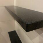 5 полок из акрила в душевую зону изготовлено в правила камня