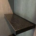 5 полок из акрила в душевую зону изготовлено в правила камня