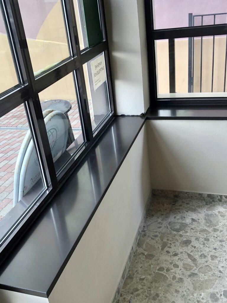 Темные подоконники из акрилового камня (Цена за 4 штуки) изготовлено в правила камня