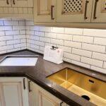 Столешница на кухню и 2 столешницы из кварцевого агломерата изготовлено в правила камня