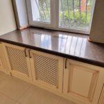 Столешница на кухню и 2 столешницы из кварцевого агломерата изготовлено в правила камня