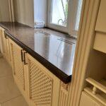 Столешница на кухню и 2 столешницы из кварцевого агломерата изготовлено в правила камня