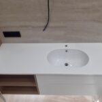 Столешница в ванную комнату из акрила изготовлено в правила камня