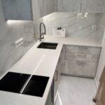 Кварцевая столешница на кухню изготовлено в правила камня