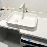 Столешница и раковина в ванную комнату изготовлено в правила камня