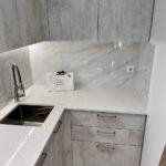 Кварцевая столешница на кухню изготовлено в правила камня