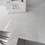 Кварцевая столешница на кухню изготовлено в правила камня