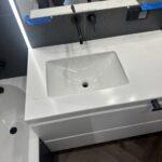 Столешница в ванную комнату изготовлено в правила камня