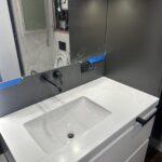 Столешница в ванную комнату изготовлено в правила камня