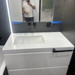 Столешница в ванную комнату изготовлено в правила камня