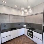 Кварцевая угловая столешница на кухню изготовлено в правила камня