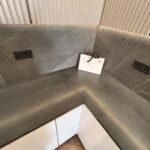 Кварцевая угловая столешница на кухню изготовлено в правила камня