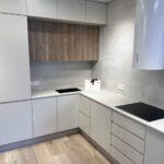 Кварцевая угловая столешница на кухню изготовлено в правила камня