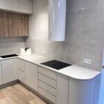 Кварцевая угловая столешница на кухню изготовлено в правила камня