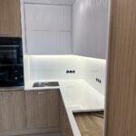 Кухонная столешница из акрила изготовлено в правила камня