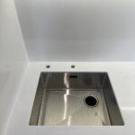 Кухонная столешница из акрила изготовлено в правила камня