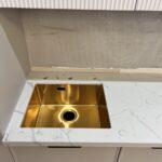 Прямая столешница на кухню изготовлено в правила камня